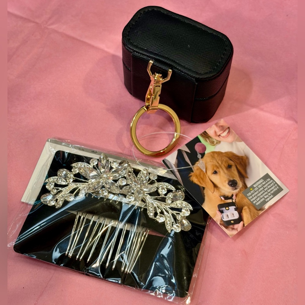 Having your dog in your wedding?
Black 2 Ring Holder For Dog Collars & Hair Comb - Picture 5 of 6